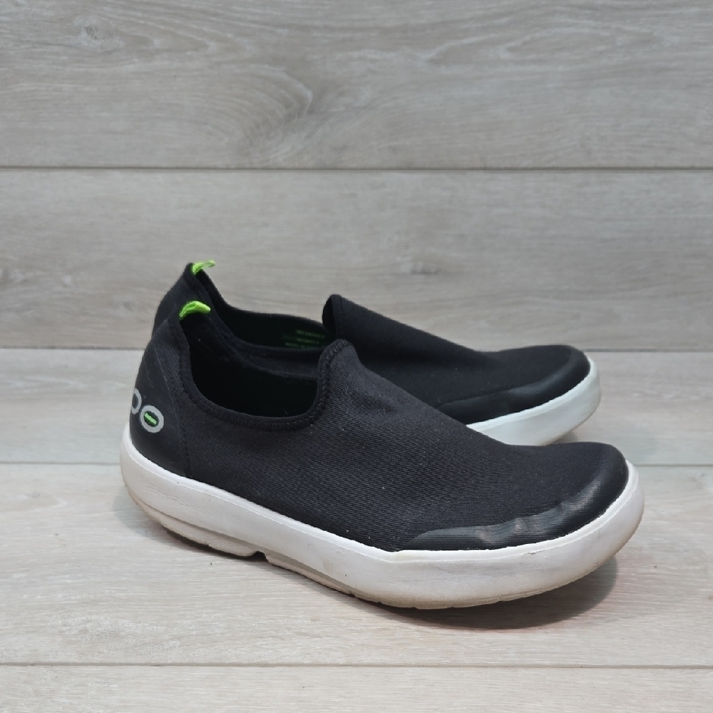 Oofos Women Oomg EeZee Low Black Slip-On Sneakers Shoes Sz 9.5